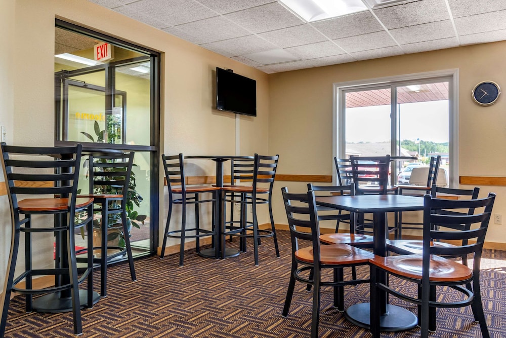 Coratel Inn & Suites by Jasper River Falls 45/60