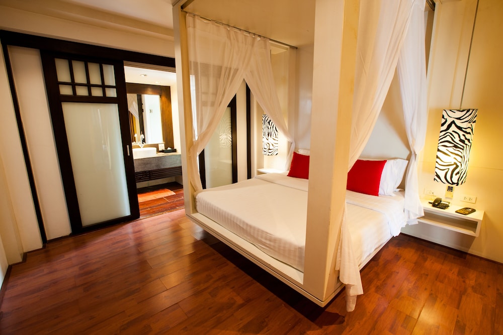 2 BEDROOMS, POOL, VILLA