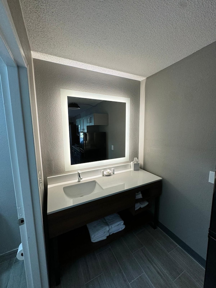 Hawthorn Extended Stay by Wyndham Columbia / Ft. Jackson 55/55