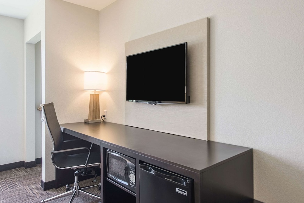 Sleep Inn & Suites Galion OH 33/36