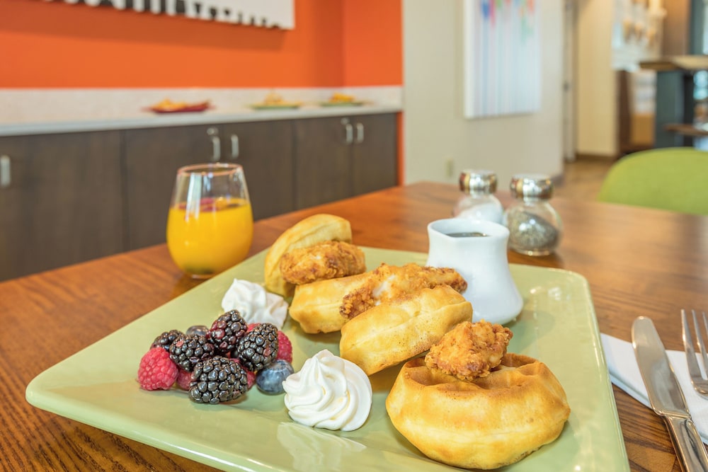 Holiday Inn Hotel Suites Peachtree City 52/70