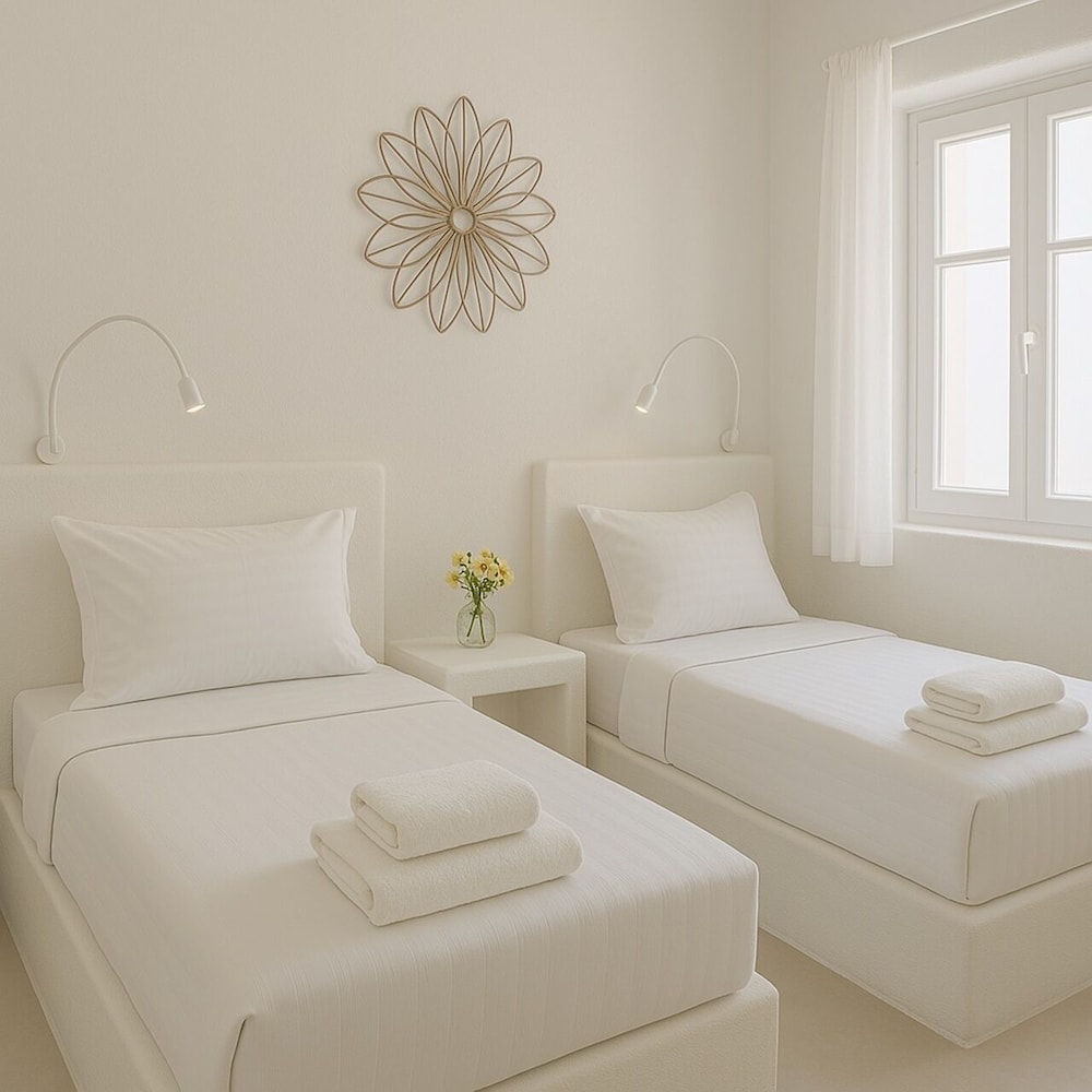 ROOM, DOUBLE BED