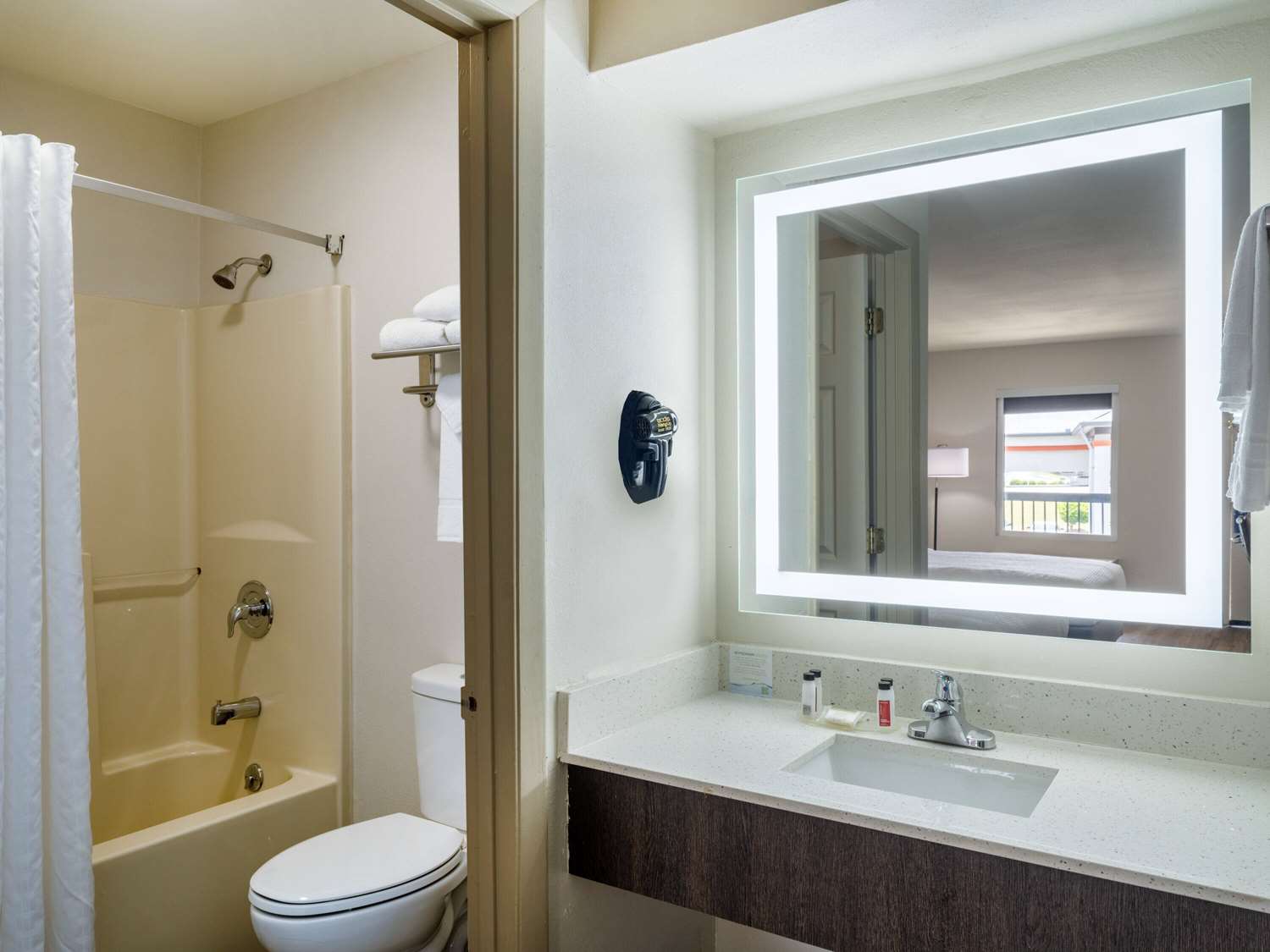 Days Inn by Wyndham Clemson 32/36