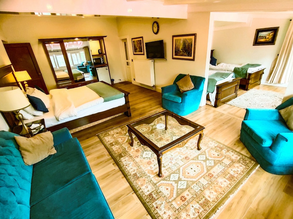 Lockwood Hotel Murree 10/15