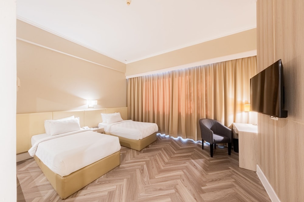 Grand Jatra Hotel 12/70