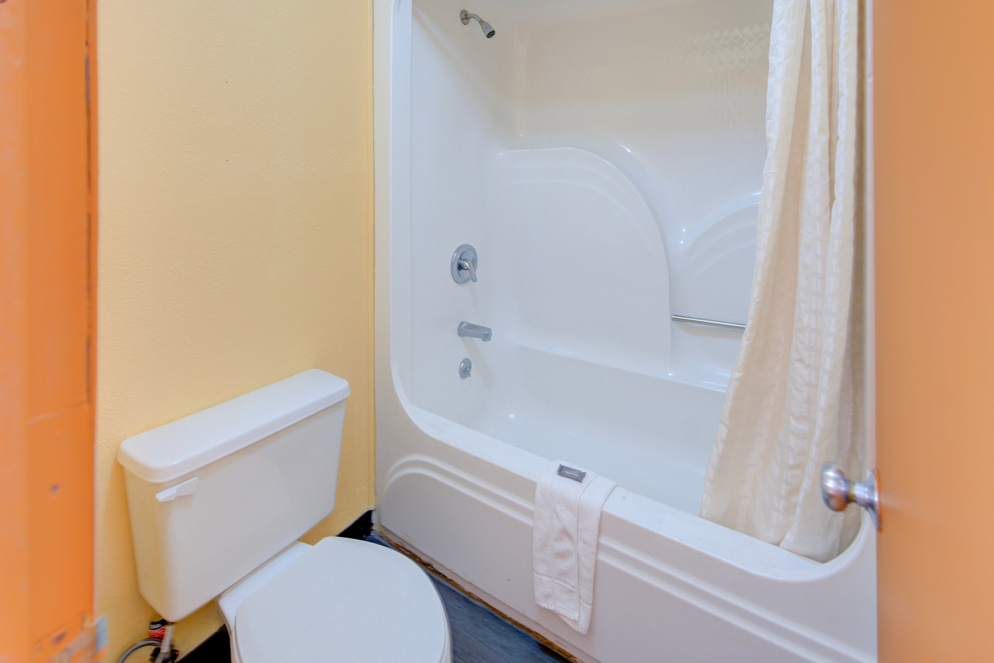Hotel O Deluxe Inn Kingstree SC HWY 52 24/29