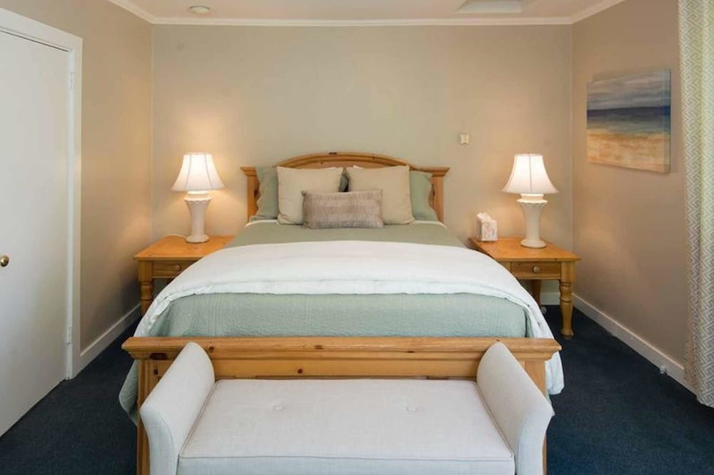 Jenner Inn 26/78
