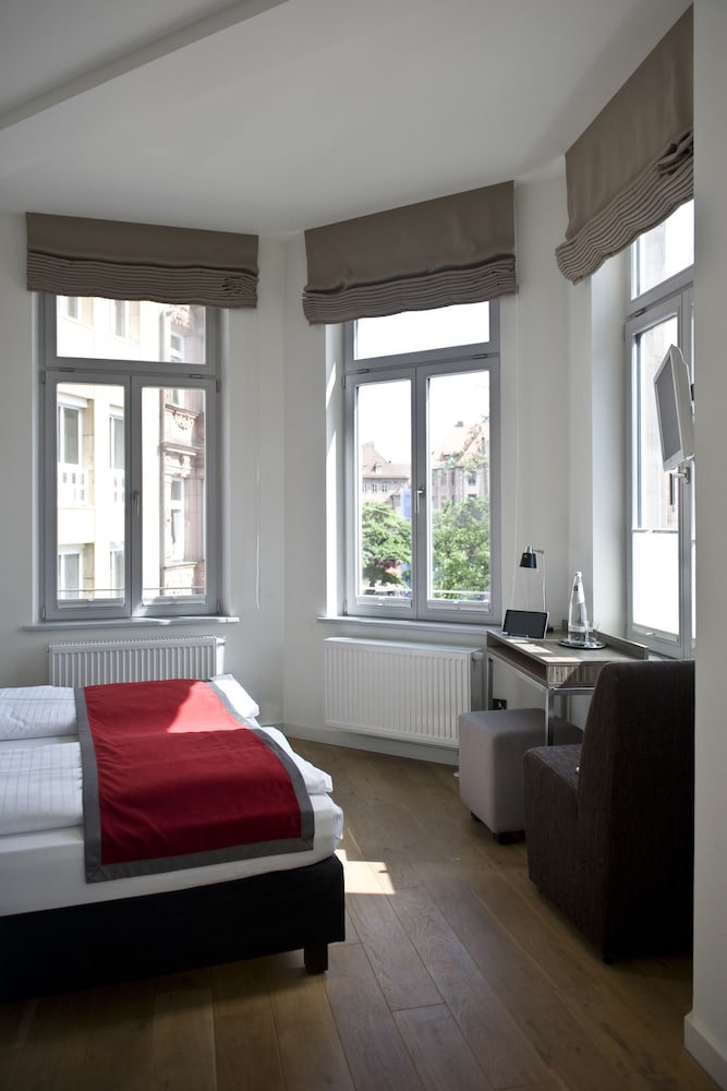DELUXE, DOUBLE BED, CITY VIEW