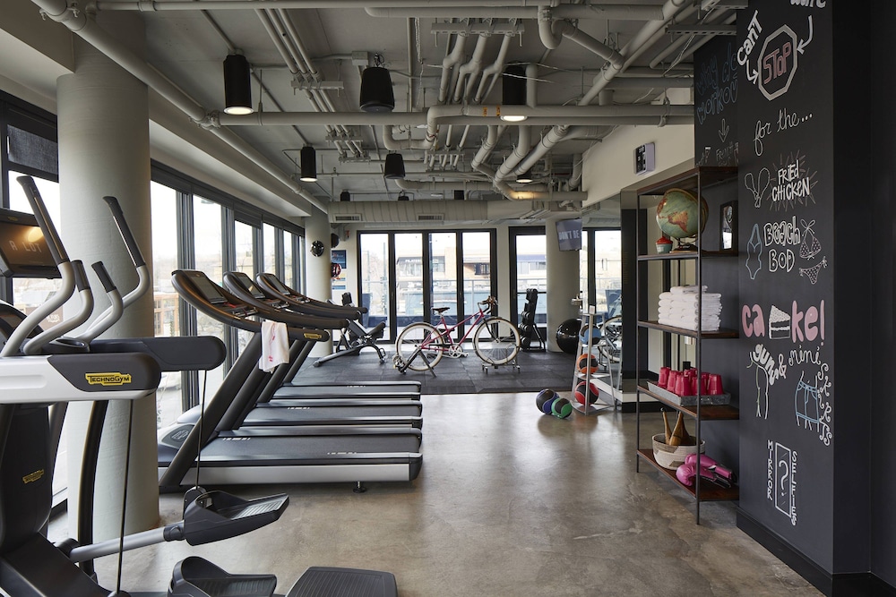 Moxy By Marriott Denver Cherry Creek 24/53