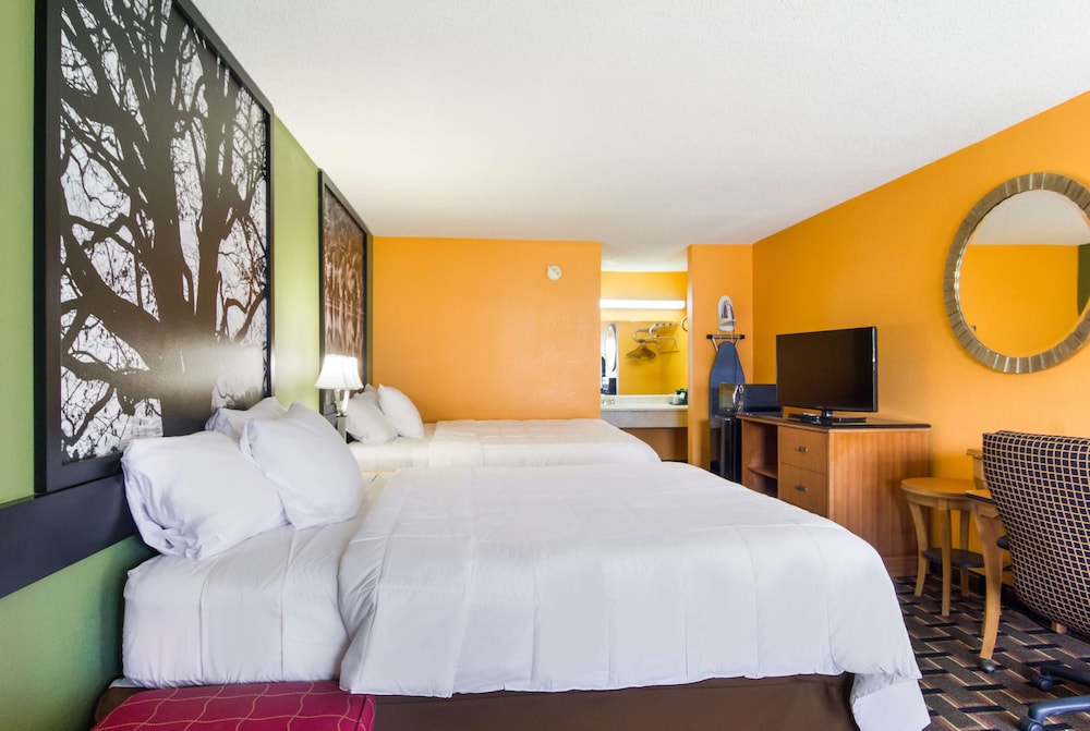 Americas Best Value Inn Darien 11/38