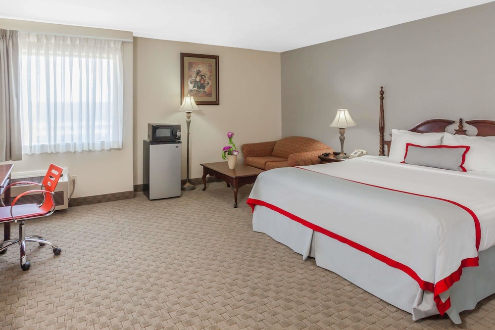Ramada Plaza By Wyndham Garden Grove/Anaheim South 13/43