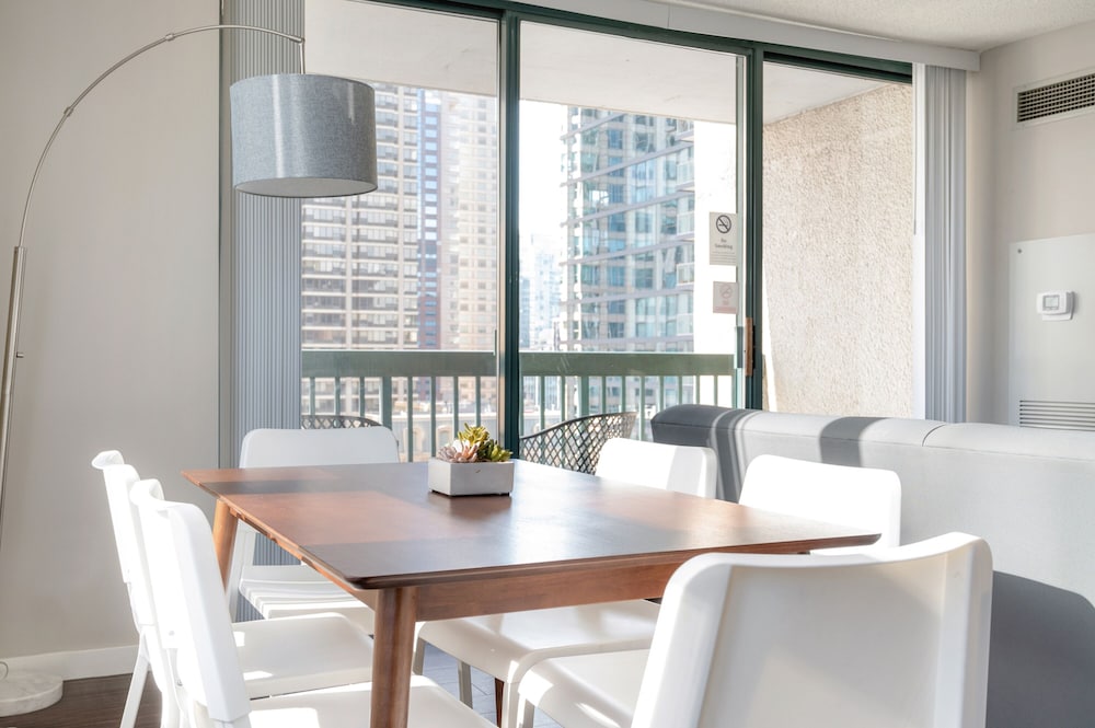 Kasa Chicago River North Apartments 32/50