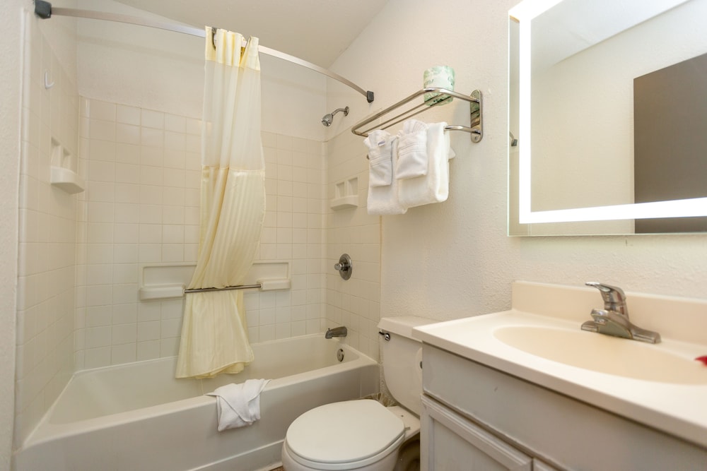 Surestay Hotel By Best Western Seaside Monterey 8/33