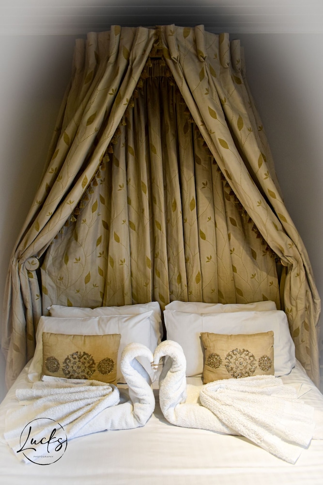 Pennine Manor Hotel 26/40