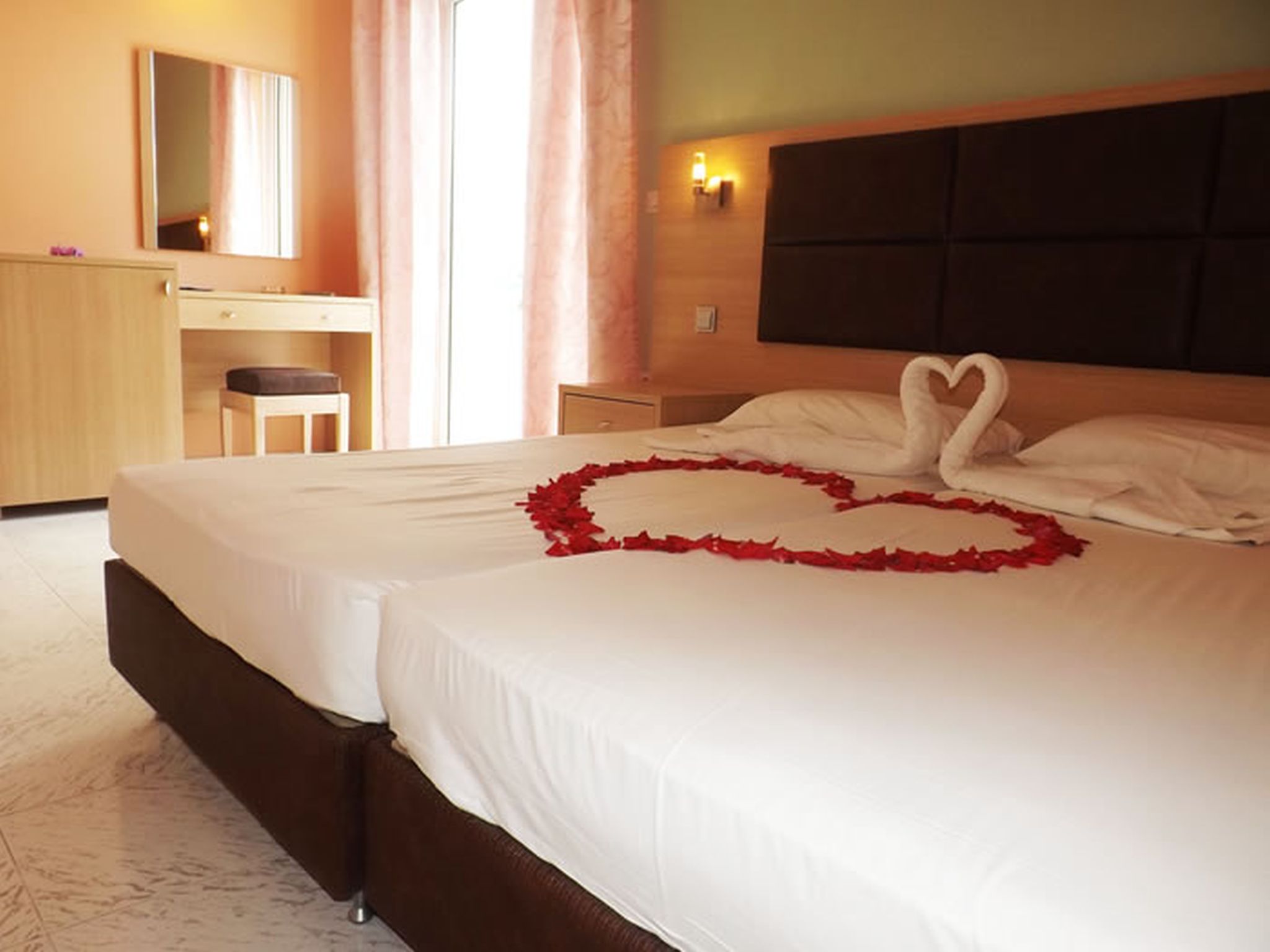 SUPERIOR, DOUBLE OR TWIN BED