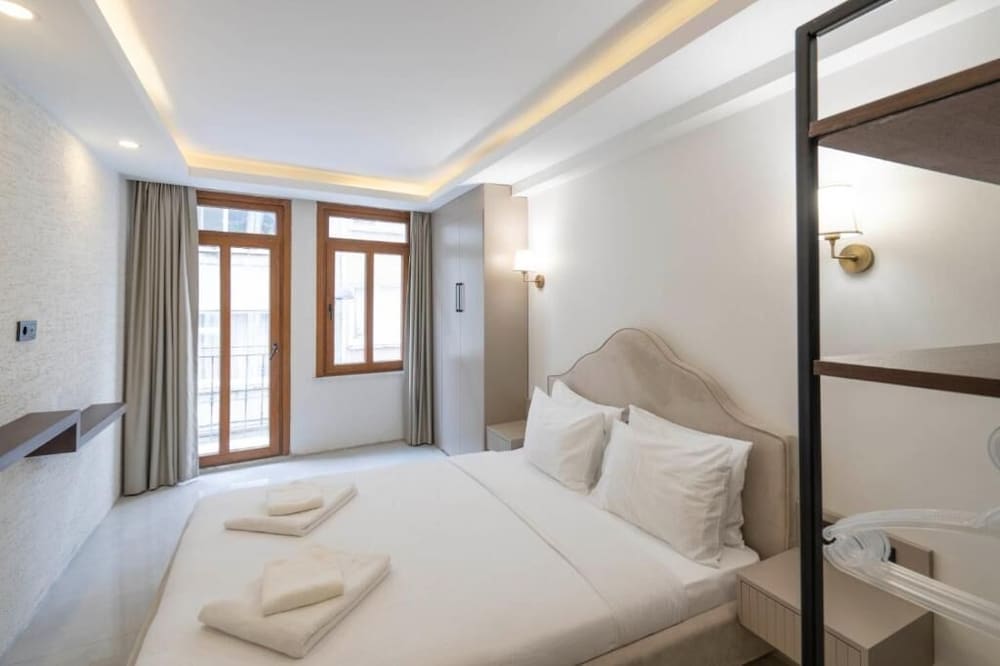 Arach Hotel Harbiye 43/73