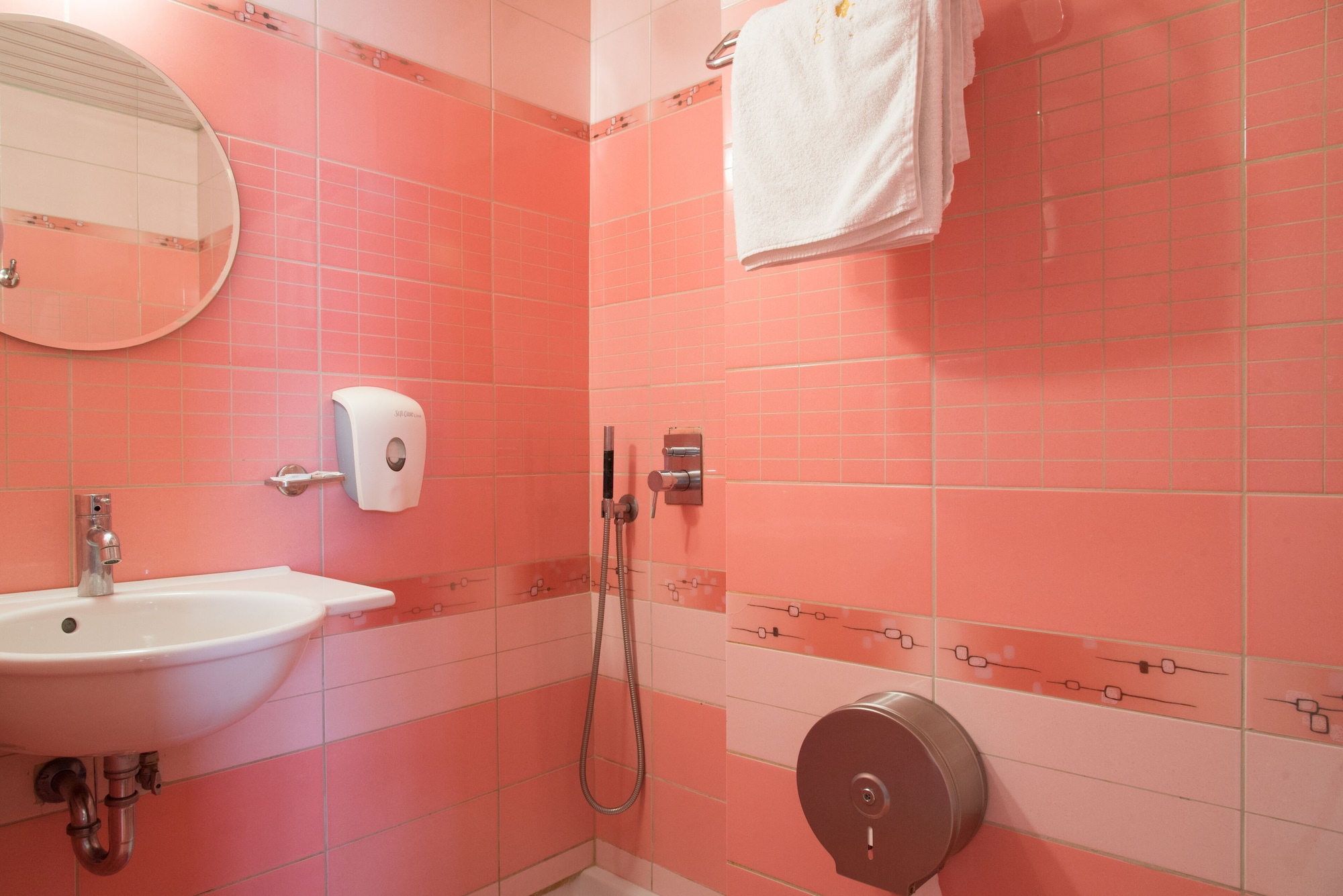 غرفة قياسية بسرير مزدوج، Pines Hotel - Adults Only 2/2