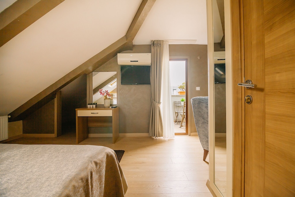 Kavalali Suites 34/50