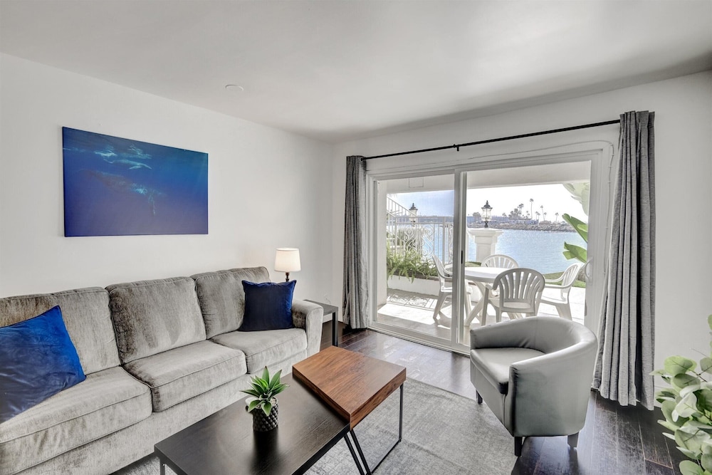Oceanside Marina Suites 21/43