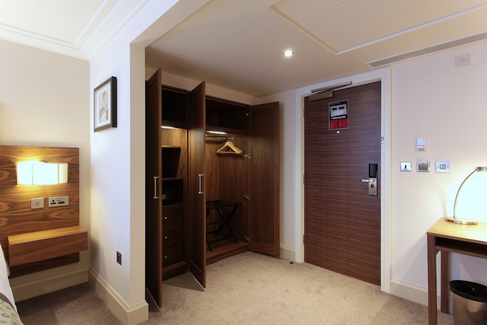 The Marble Arch Hotel, by Thistle 33/83