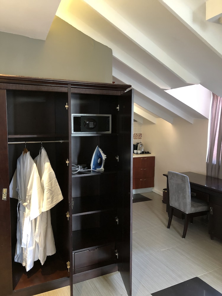 Curacao Suites Hotel 12/66