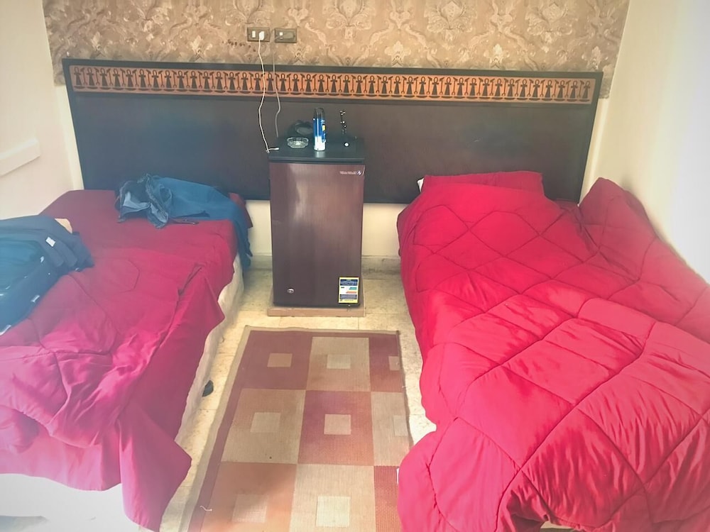 One Season Hostel 14/72