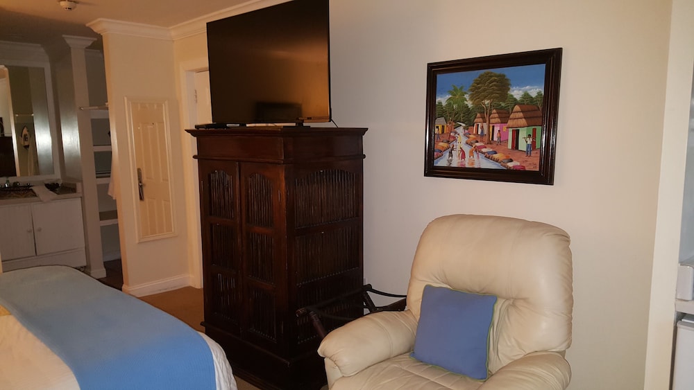 The Caribbean Court Boutique Hotel 6/83