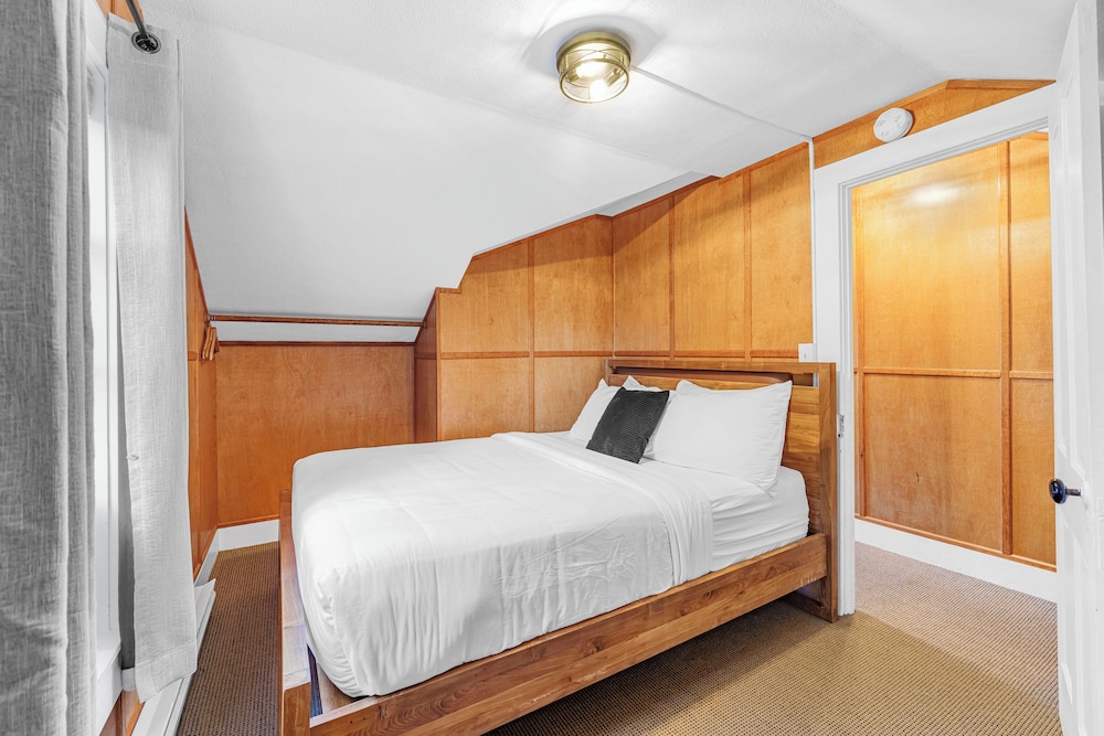 Placid Bay Hotel 10/50