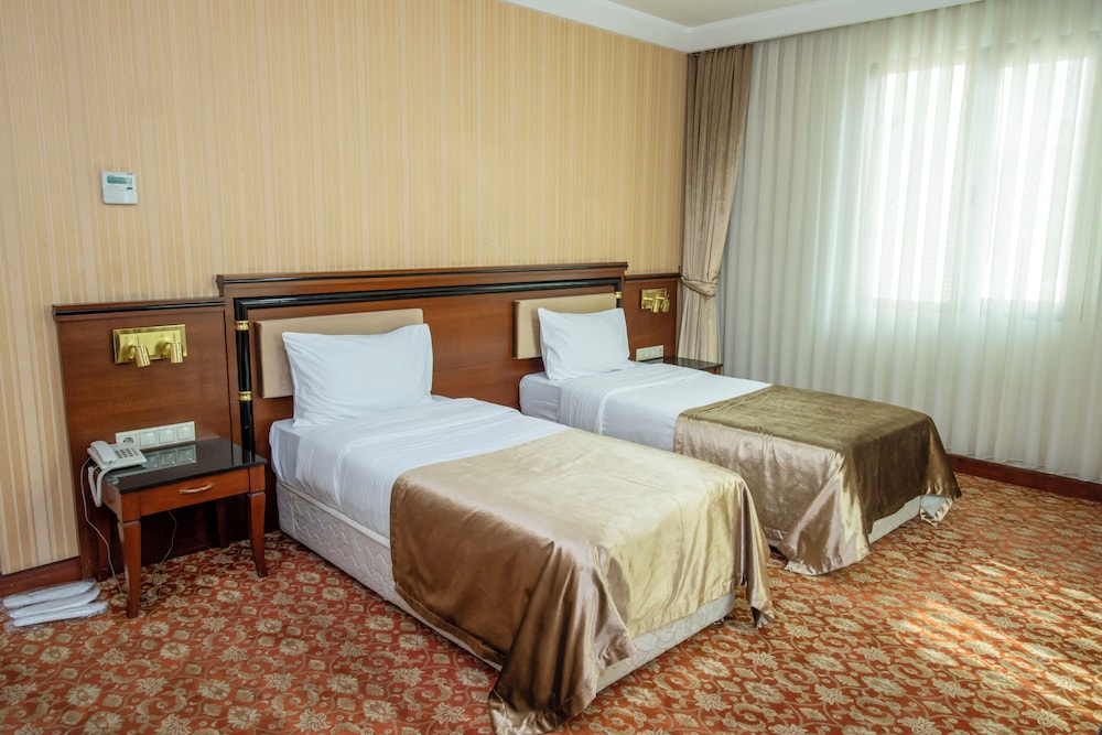 Parliament Hotel & Restaurant 30/56