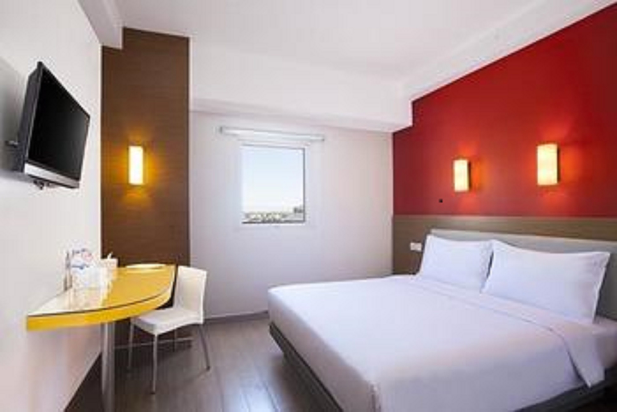 Smart, Queen Bed