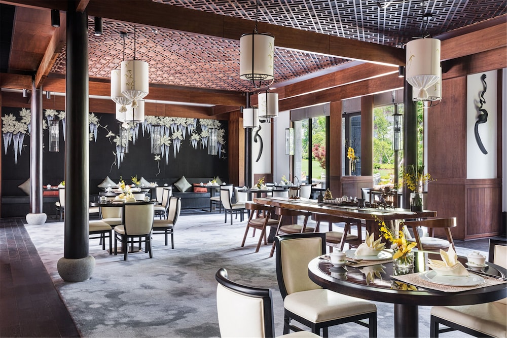 Cordis Dongqian Lake Ningbo 44/54