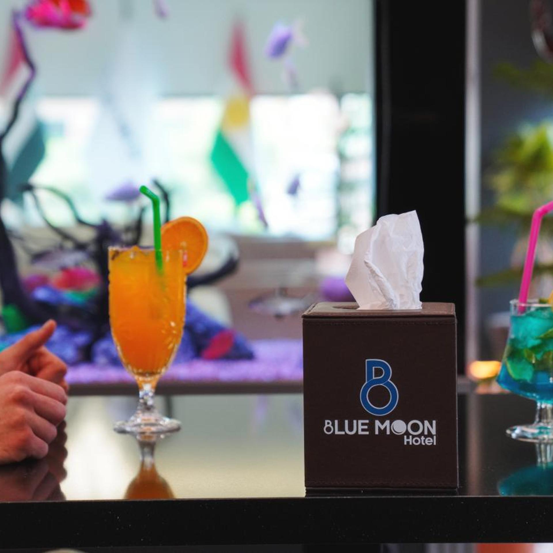Blue Moon Hotel 35/63