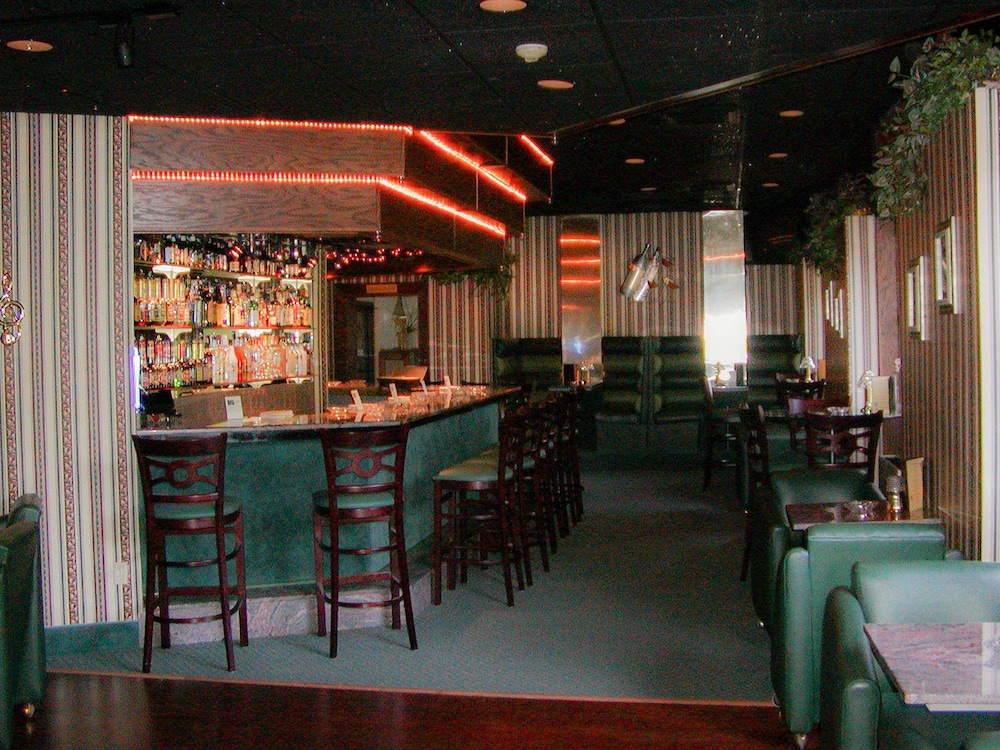 Carriage House Country Club 32/50