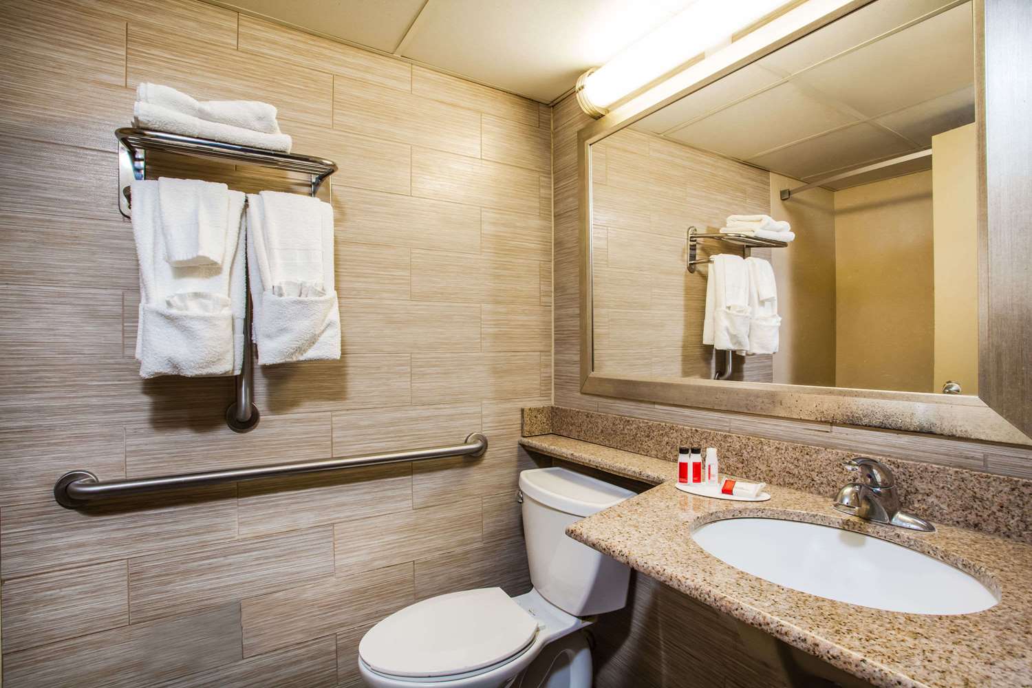 Howard Johnson by Wyndham North Plainfield 18/18