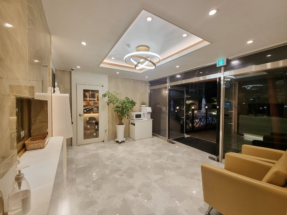 Trevi Hotel 11/46