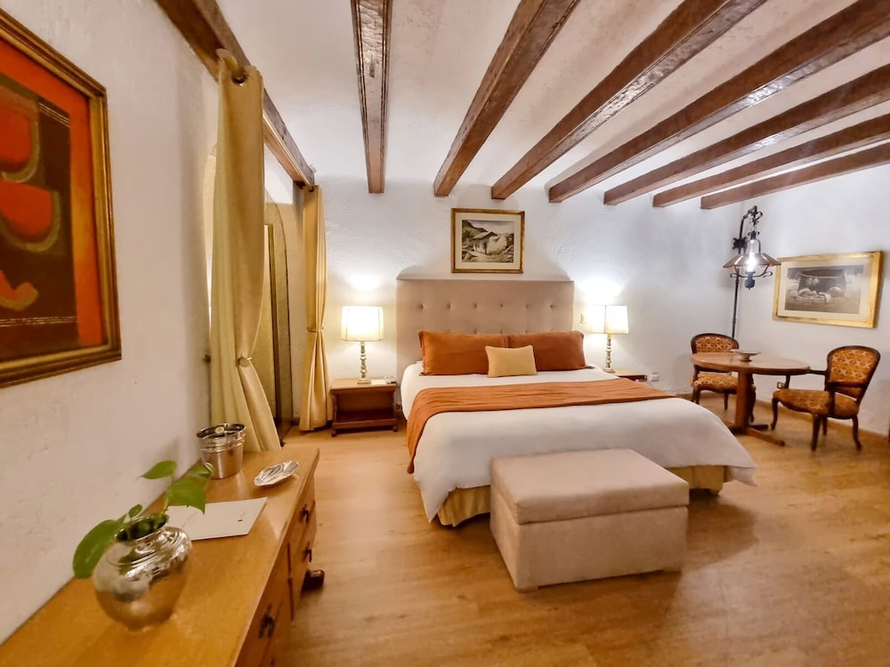 LUXURY, SUITE