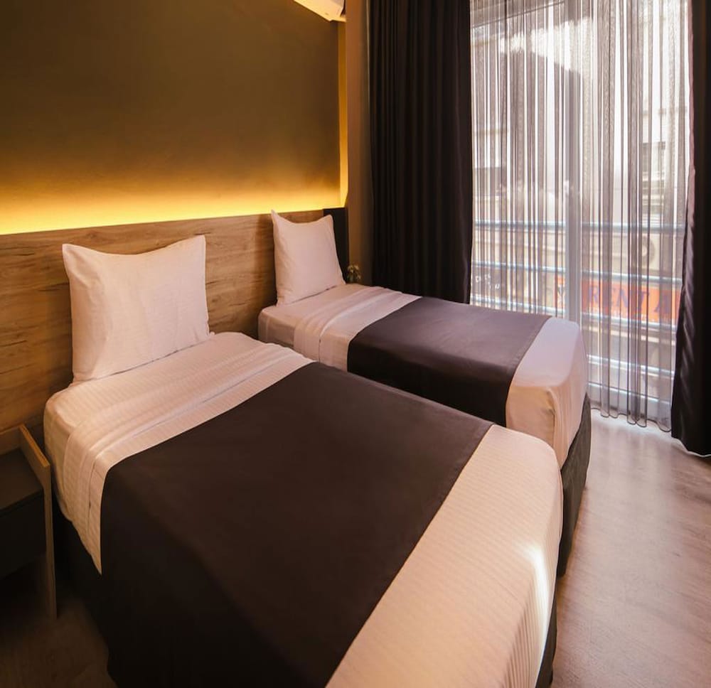 Faik Hotel 15/50