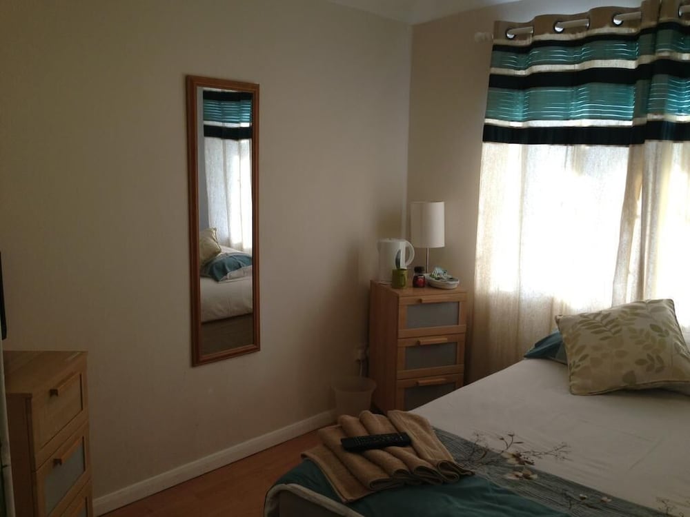 Apple House Guest House Heathrow Airport 12/31