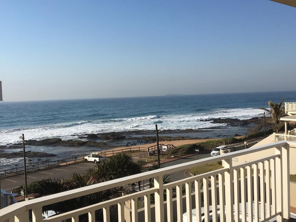 Fairlight Beach House 33/50