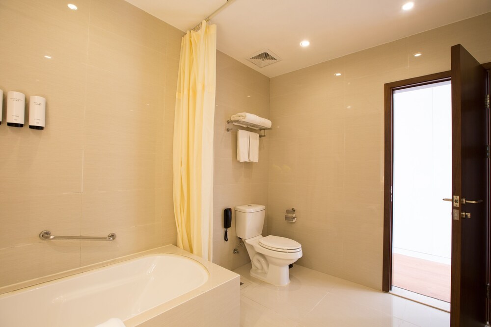 1 Bedroom, Deluxe, Suite, King Bed, Modena by Fraser New District Wuxi 4/7