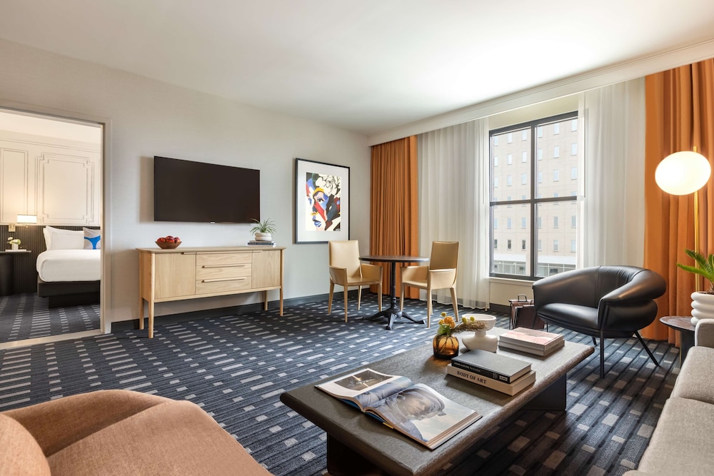 106 Jefferson Huntsville, Curio Collection by Hilton 28/59