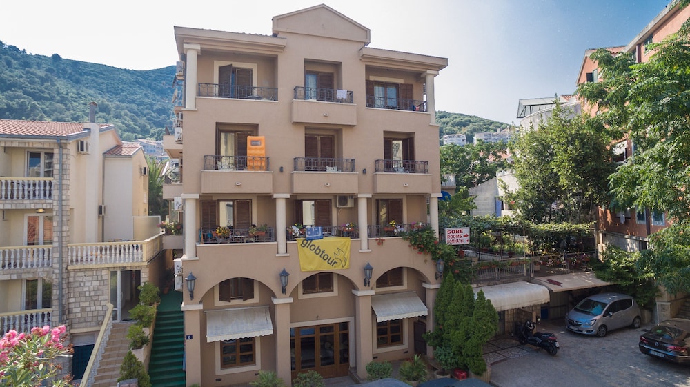 Villa Tropico 9/50
