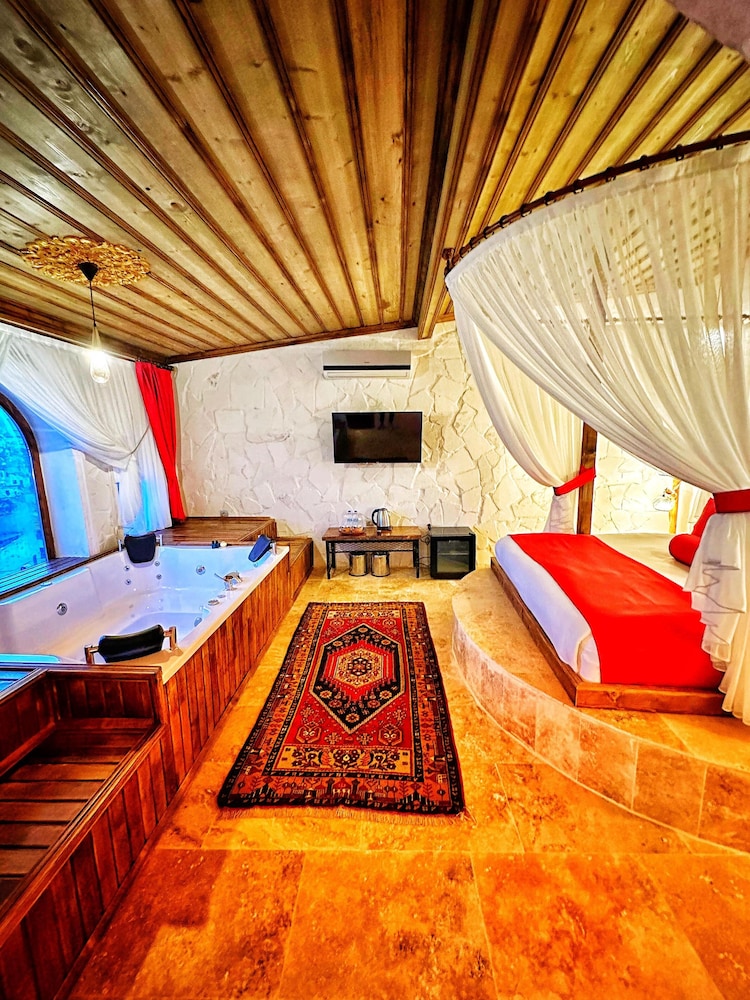 Sakli Cave House 13/100