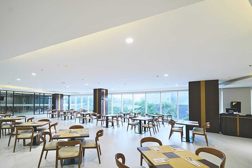 Grand Whiz Hotel Praxis Surabaya 31/43