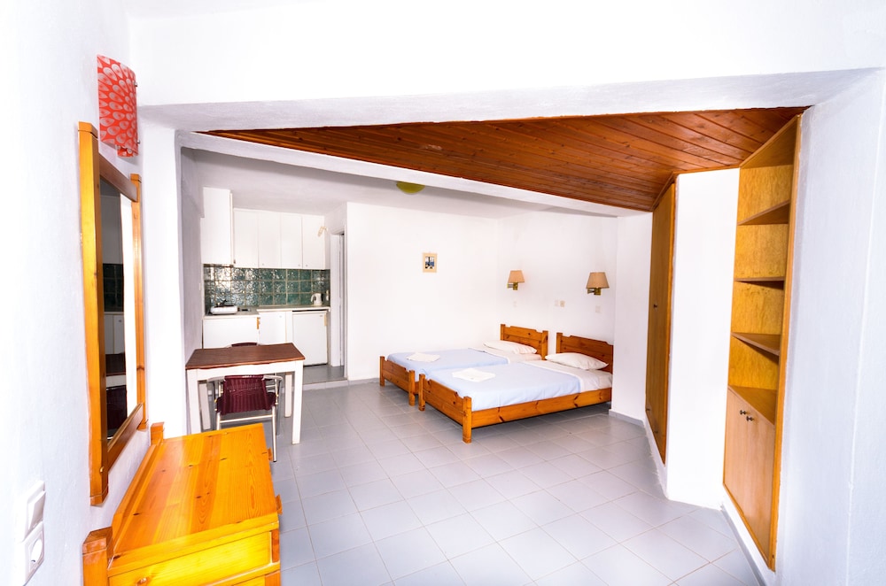 Classic Studios And Apartments 27/70