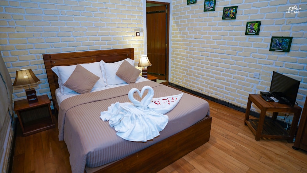 Deluxe, Cottage, King Bed, Mountain Side, Garden View