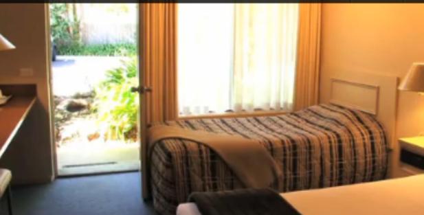 STANDARD, TWIN BEDS