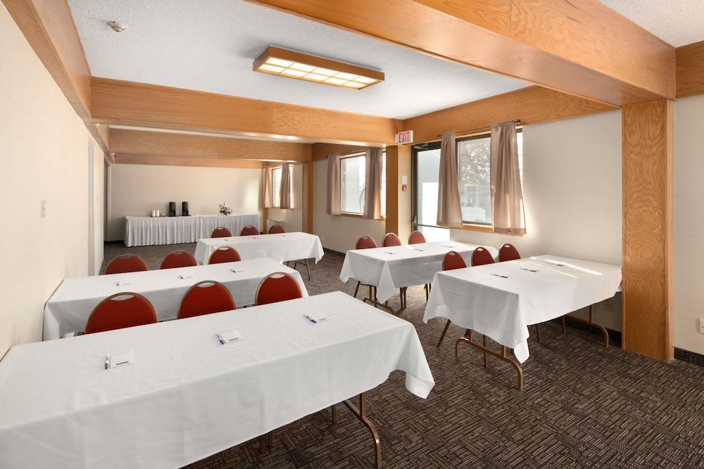 Travelodge by Wyndham Thunder Bay 35/39