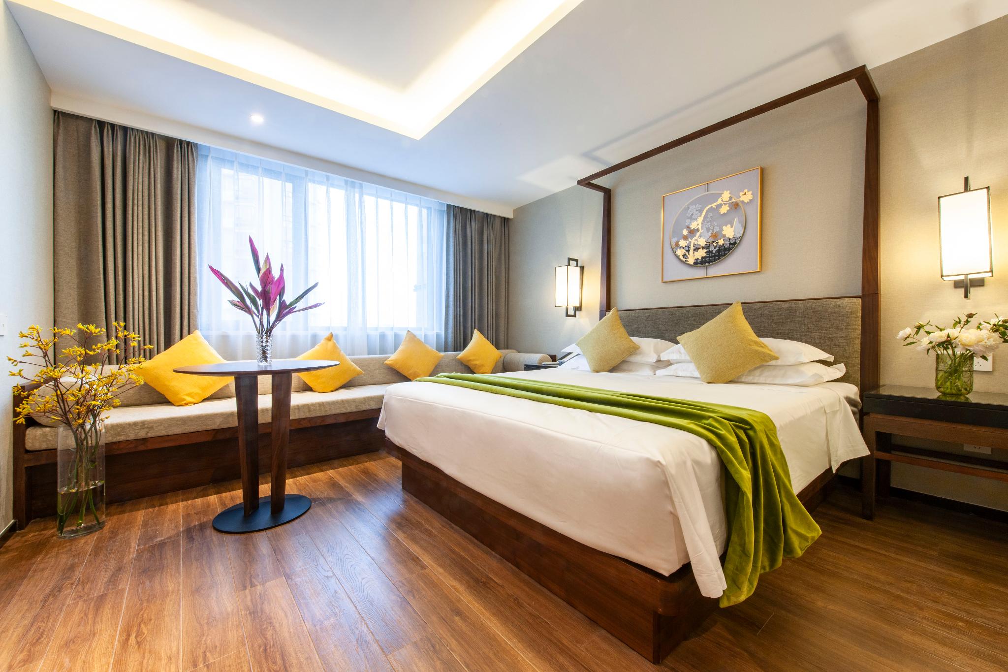 Four Seasons, King Bed