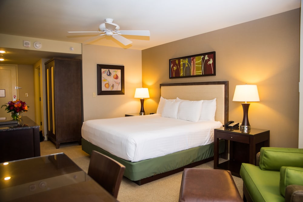 Deluxe, King Bed, North Tower